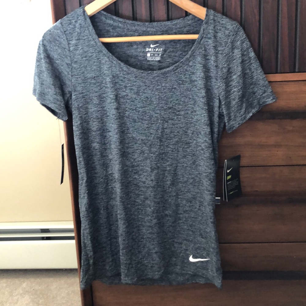 NWT Nike Dri-Fit Loose Fit Short Sleeve Workout
